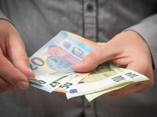 Wer nicht zu viel verdient, erh&auml;lt den &bdquo;Tirol-Zuschuss&ldquo;.