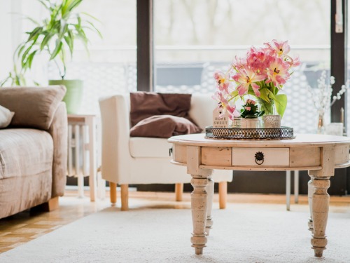 Weiche Töne und luftige Materialien bestimmen das frühlingshafte Wohnambiente.