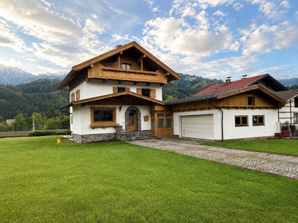 Terfens: Charmantes Einfamilienhaus mit Doppelgarage mit großem Garten auf ca. 1.500 m² Grundstück