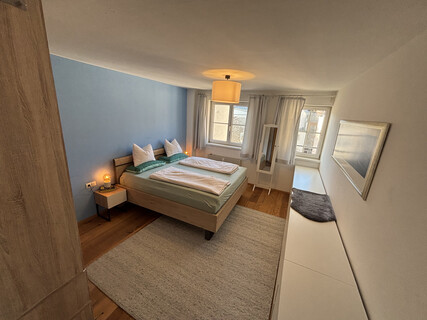 Prov.freie 2,5-Zimmer-Wohnung mit Sonnenbalkon & Tiefgarage – urban und ruhig zugleich