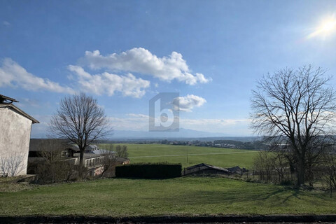 EXKLUSIVES BAUGRUNDSTÜCK MIT WEITBLICK AUF DIE BERGE