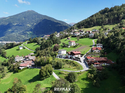 Raum für Ideen auf rund 300 m² – Baugrundstück in Landeck!