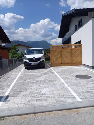 Mieming: Übergroßer Parkplatz inkl. Kellerabteil zum mieten