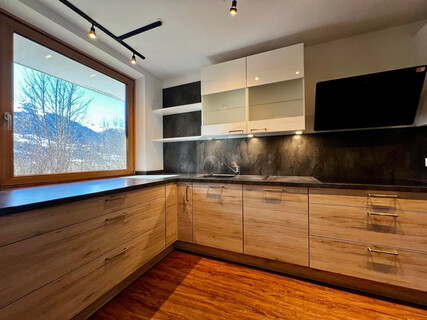 PREISHIT! SANIERT MIT SONNIGEM WINTERGARTEN UND SUPER AUFTEILUNG!