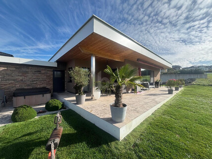 MODERN MIT PANORAMAAUSBLICK