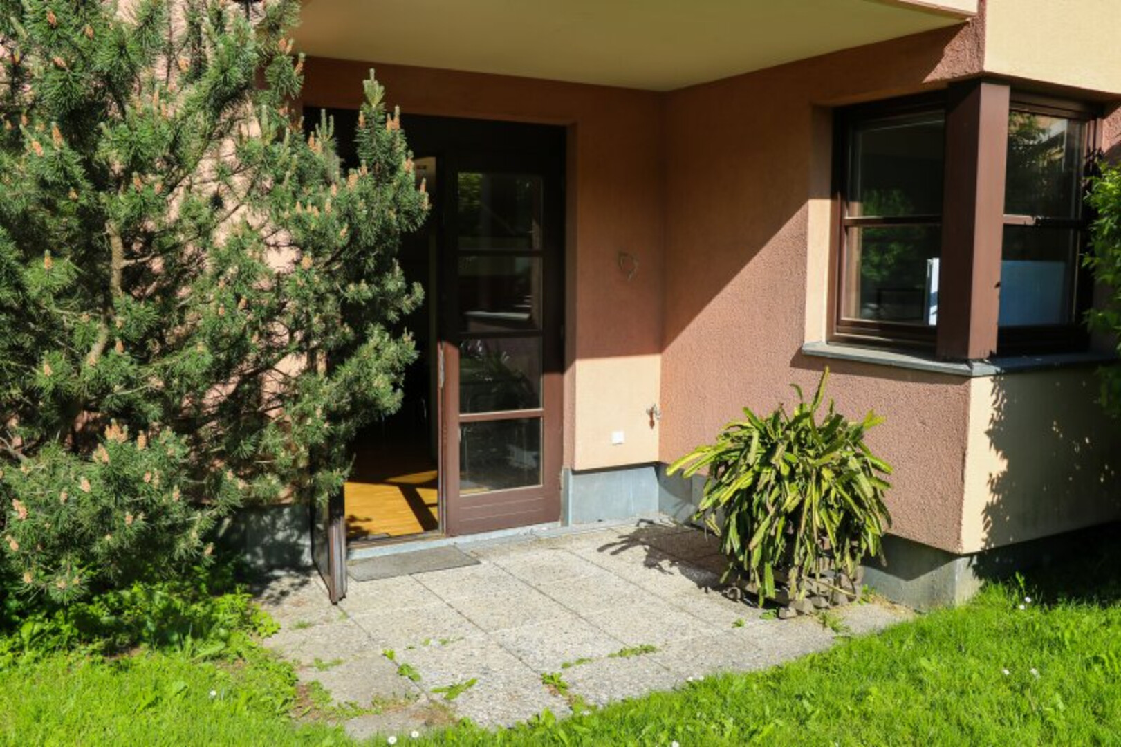MIETE: Pradl - Büro - Geschäftslokal auf ca. 445 qm und Keller mit ca. 178 qm