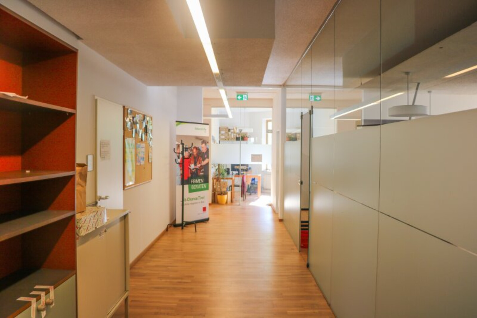 MIETE: Pradl - Büro - Geschäftslokal auf ca. 445 qm und Keller mit ca. 178 qm