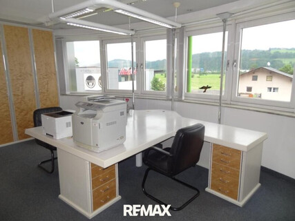 Barrierefrei erreichbare Büro- und Praxisflächen mit Parkplätzen in sehr guter Verkehrslage von Wörgl zwischen ca. 150m² und ca. 600m² zu vermieten