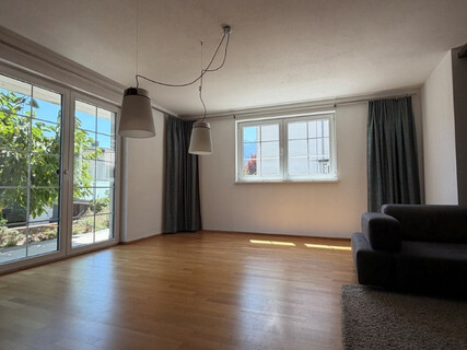 Ibk/West, 3 Zimmerwohnung mit riesiger SW-Terrasse, Eigengarten und 2xTG-Platz