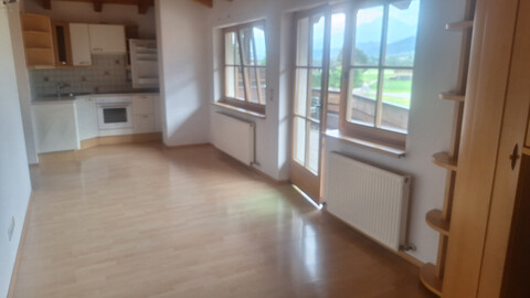 IL-Pettnau: Idyllische, sonnige kleine 1,5 Zimmer Dachgeschoßwhg. mit Terrasse, Keller & 1 AAP!