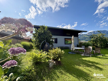 Attraktives Wohnhaus mit zwei Wohneinheiten in sonniger Aussichtslage von Itter