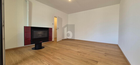 ERSTBEZUG NACH RENOVIERUNG | 3-ZIMMER-WOHNUNG MIT SÜD-LOGGIA, PARKPLATZ & BALKONKRAFTWERK