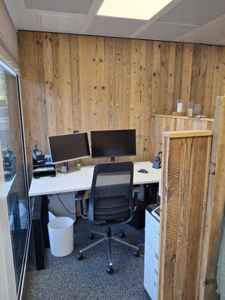Repräsentatives günstiges Büro (gemeinschaftliche Teilung)
