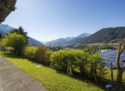 Renovierungsbedürftiger Bungalow in Südhanglage mit Traumaussicht