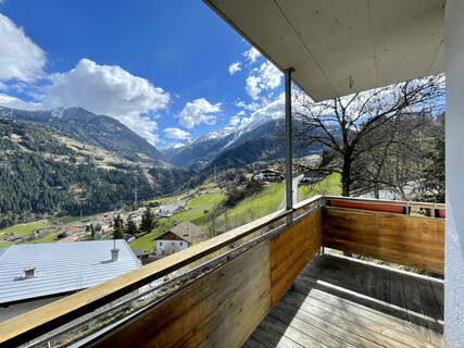 Vermietete 4-Zimmer Wohnung mit Reihenhauscharakter / Wenns