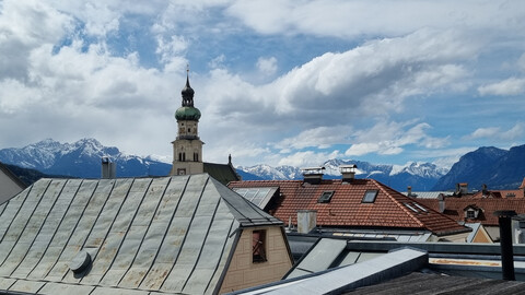 Altstadt Hall - Dachgeschoßwohnung mit Geschichte