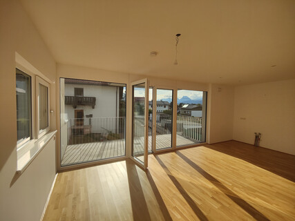 Erstbezug - Hochwertige, helle 2-Zimmerwohnung mit großem West-Balkon, Carport und Lager