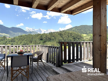 Ein Wohntraum in erhöhter Lage mit unvergleichlichem Bergpanorama: 12 Zimmer, Garten, 5 Terrassen, Garage, 6 Stellplätze!