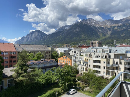 Neuwertige 2-Zi-Wohnung mit Balkon, Berg- und Stadtblick in Innsbruck, 5. Etage mit Lift, €415.000