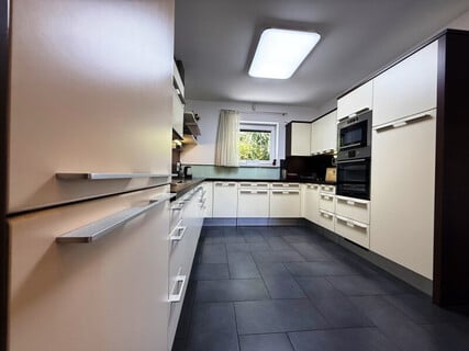 Modernes Reihenhaus mit PV-Anlage, Garten & Top-Anbindung