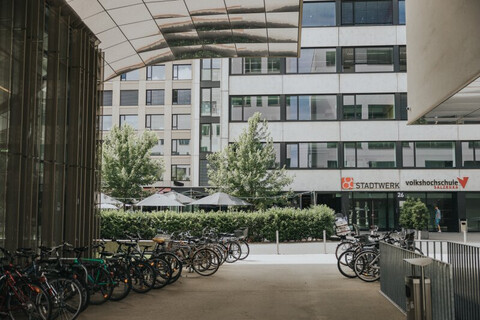 STADTWERK Hochhaus Salzburg – Büro für 4 Personen, voll eingerichtet, ein Fixpreis
