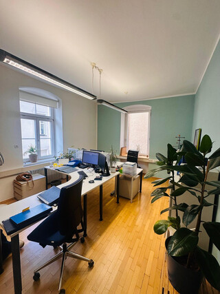 Charmantes Altbaubüro mit hohen Räumen & Süd-Ausrichtung in Bestlage von Hall in Tirol