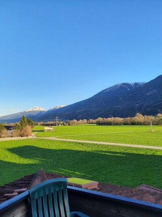 IL-Pettnau: Gemütliche, sonnige kleine 2 Zimmer Dachgeschoßwhg. mit Terrasse, Keller & 1 AAP!