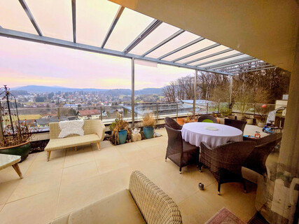 VON OBEN ? ELEGANZ, LICHT UND KOMFORT