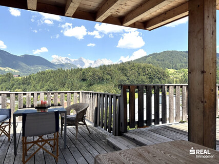 Ein Wohntraum in erhöhter Lage mit unvergleichlichem Bergpanorama: 12 Zimmer, Garten, 5 Terrassen, Garage, 6 Stellplätze!