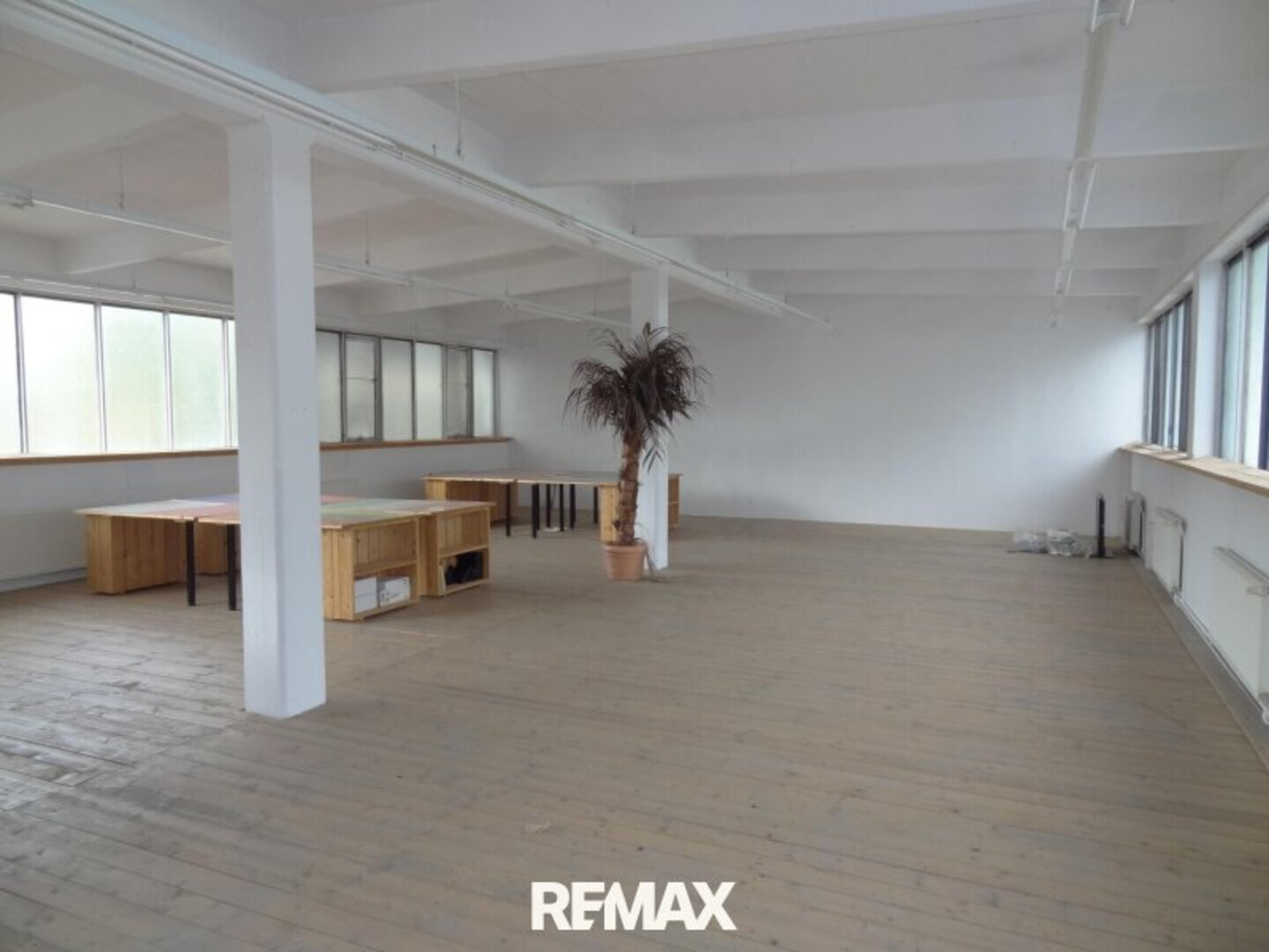 Verkehrsgünstig gelegenes Loft Büro im "Industrial Style" mit Parkplätzen neu zu vermieten