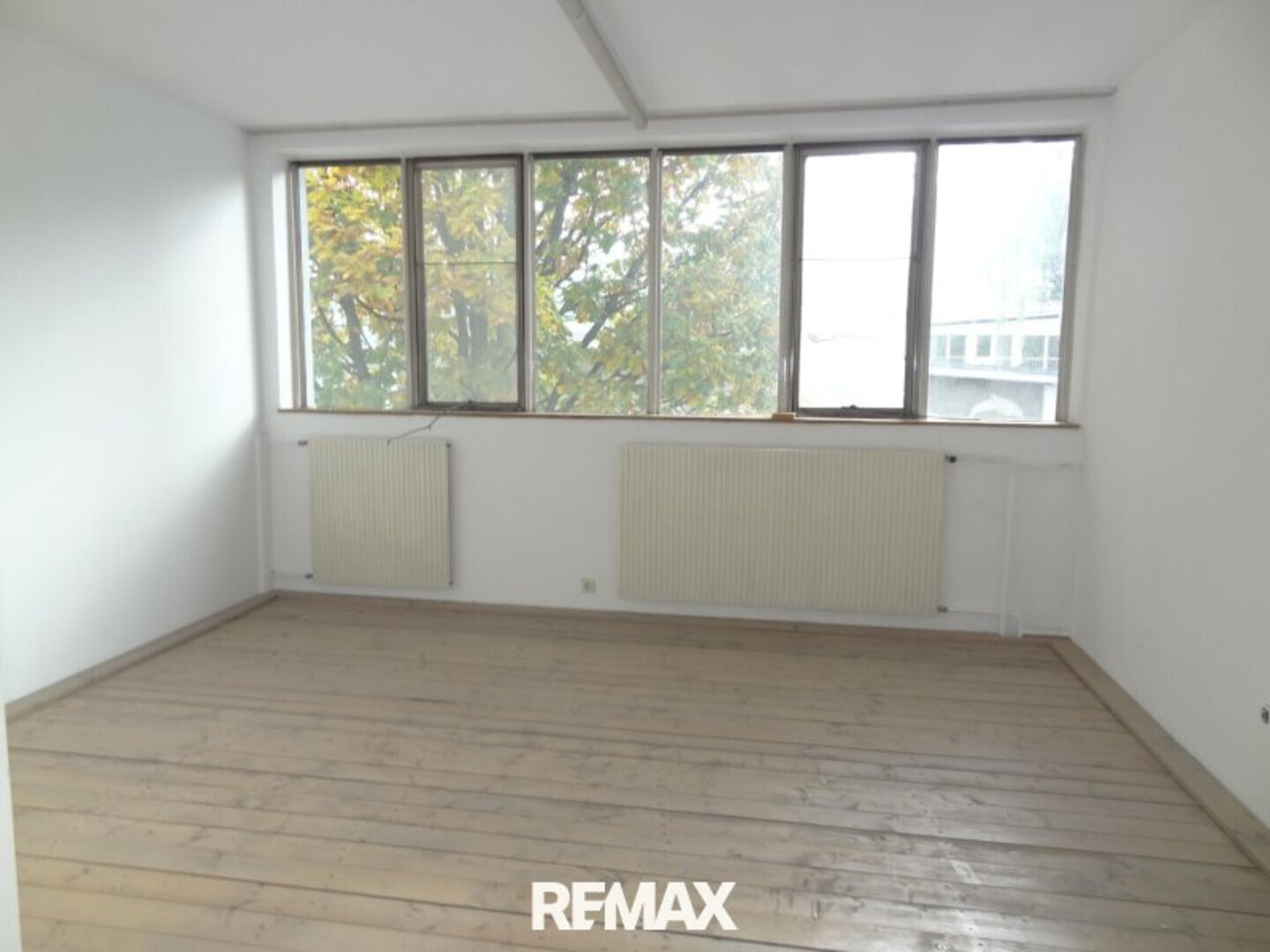 Verkehrsgünstig gelegenes Loft Büro im "Industrial Style" mit Parkplätzen neu zu vermieten