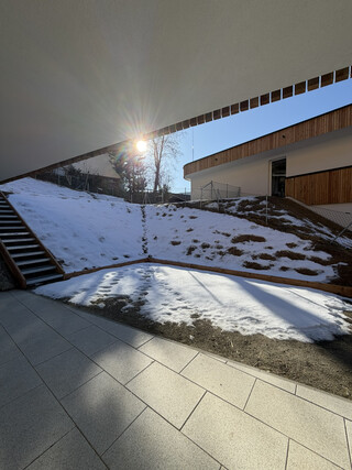 Sonniger Familientraum & idyllischer Rückzugsort für Paare - Neubauwohnung mit großem Garten in Oberellbögen