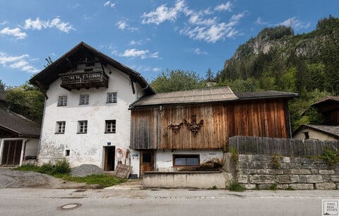 Sanierungsobjekt mit Charakter – Traditioneller Bauernhof auf großem Grundstück