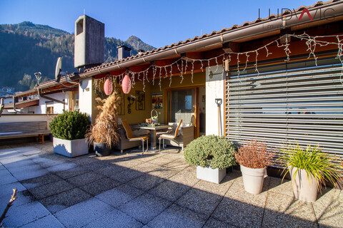 Schlitters: Exklusive Dachgeschosswohnung im Zentrum