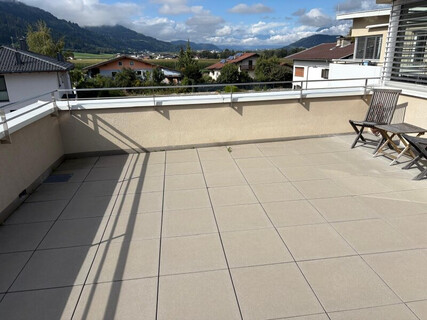 Moderne 3-Zimmer-Dachgeschosswohnung mit großer Terrasse in Weer