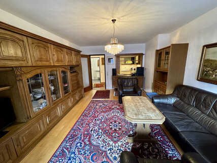 VON PRIVAT: Sehr gepflegte 2-Zimmer Wohnung mit Süd-Loggia und Tiefgarage