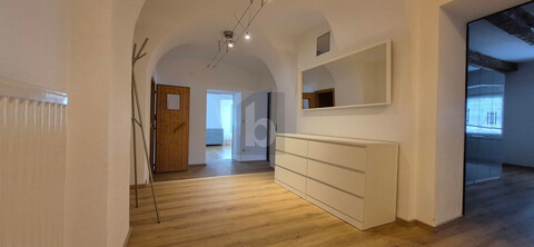 CHARMANTE, MODERNER ALTBAU MIT SAUNA UND TOP-LAGE