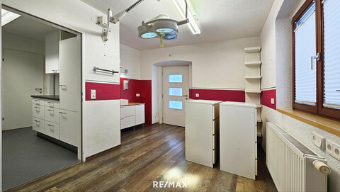 Preisschnäppchen: Büro-/Praxisfläche samt Parkplätze in zentraler Lage von Zirl zu kaufen