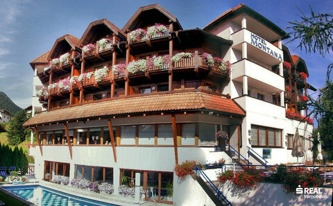 "Hotel Montana" –  Alpenhotel in Toplage