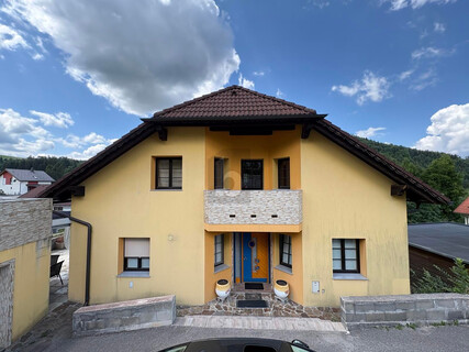 EINZIEHEN, WOHLFÜHLEN & WEITERENTWICKELN ? GROßZÜGIGES FAMILIENPARADIES MIT TRAUMGARTEN, SAUNA UND AUSBAUPOTENZIAL IN SONNIGER AUSSICHTSLAGE