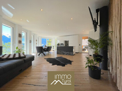 Telfs: Modernes Doppelhaus mit Garten & traditionellem Kranebitter-Haus als zweiter Einheit