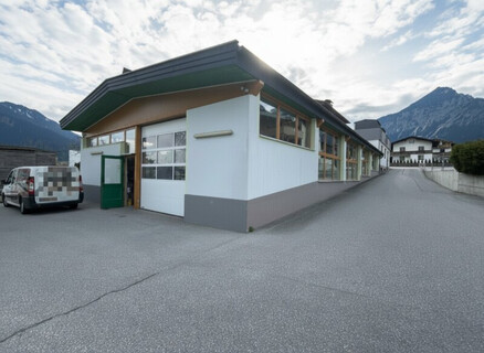Tischlerei mit Büro im Tiroler Unterland zwischen Jenbach und Wörgl, Eingang Zillertal
