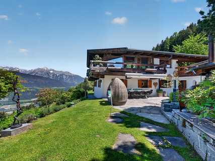 Traditionelles Tiroler Chalet im K-Stil