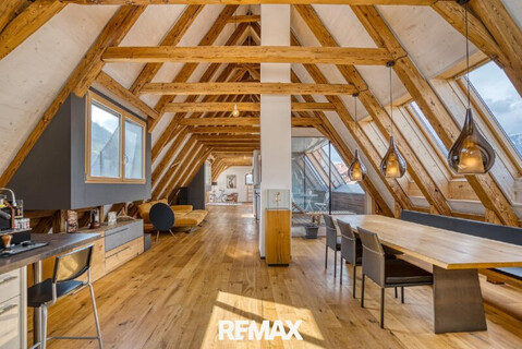 Traumhaftes LOFT mit Sichtdachstuhl und toller Aussicht