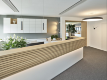Repräsentative, voll möblierte Büroflächen direkt an der A12-Ausfahrt Schwaz: 64 m² sofort, 100 m² ab Jänner 2027