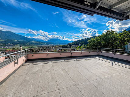 Sonnige 2-Zimmerwohnung mit  traumhafter Terrasse 