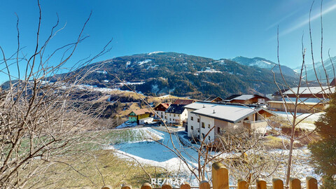 Geräumige 2,5-Zimmer-Wohnung mit KFZ-AP und Balkon!