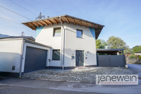EXKLUSIVES EINFAMILIENAUS MIT POOL IN RHIGER LAGE UND MIT GUTER INFRASTRUKTUR