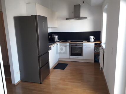 HELLER DACHGESCHOSSHIT MIT BALKON IN RUHIGER LAGE