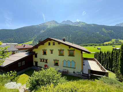 Attraktive Investitionschance: Großes Mehrparteienhaus mit viel Potenzial bei St. Anton am Arlberg